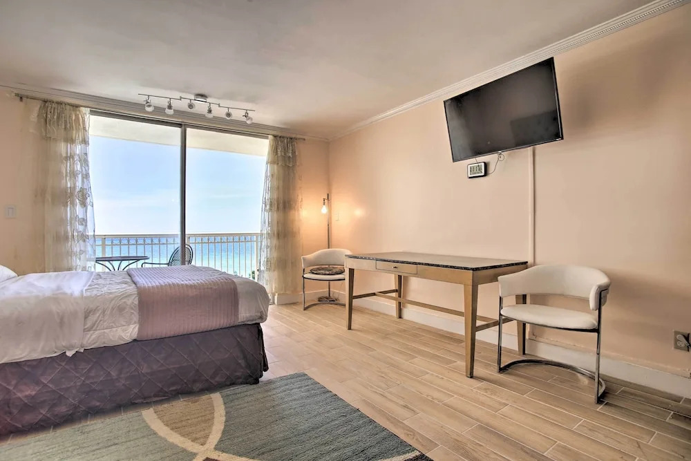 Ocean-view Studio in Marco Polo Beach Resort!