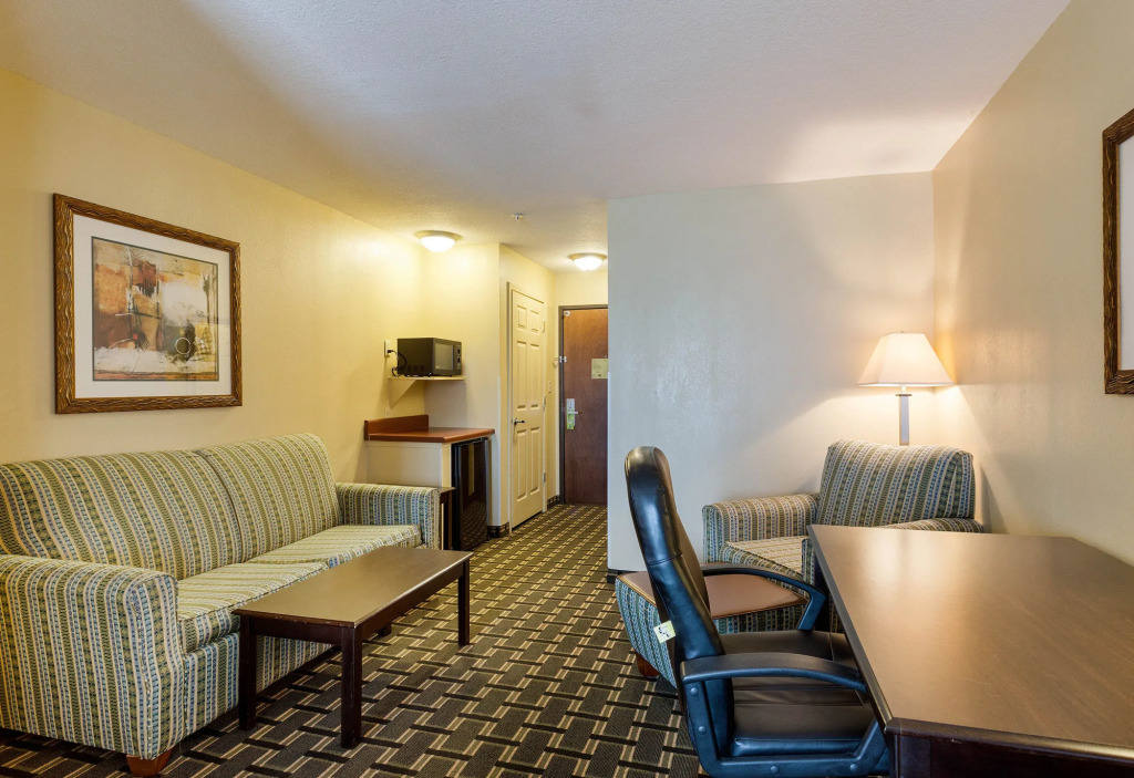 Springplace Inn & Suites