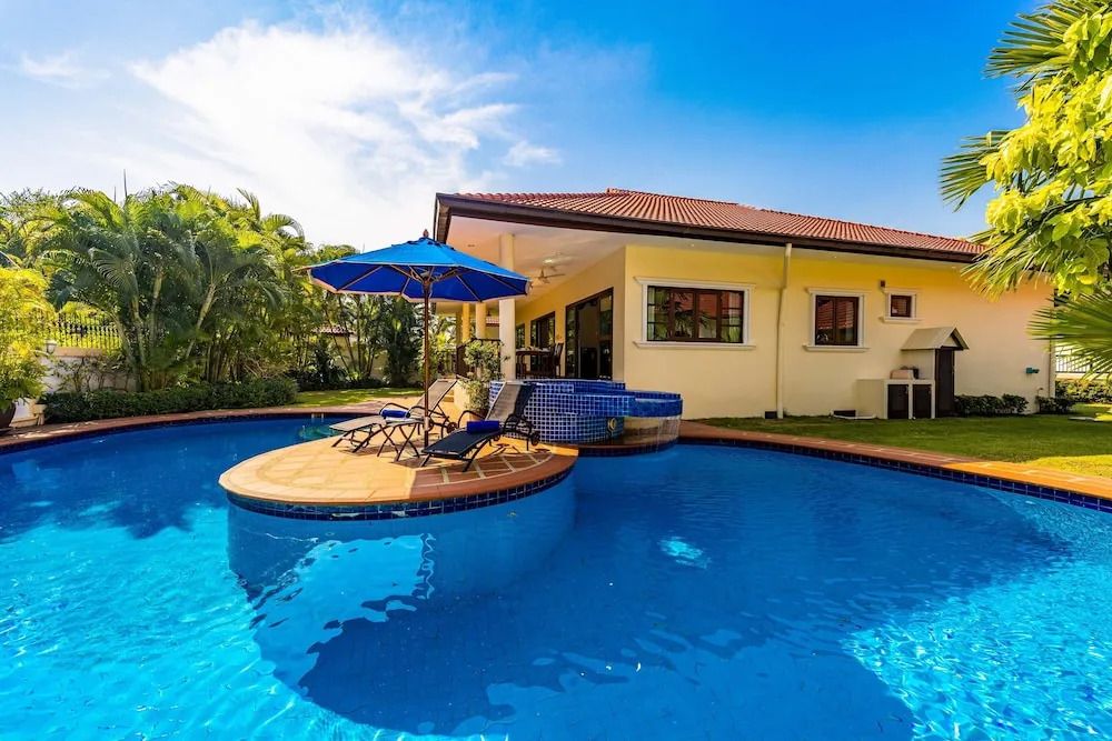 Cozy 3 Bedroom Pool Villa Close to Town - CV3L