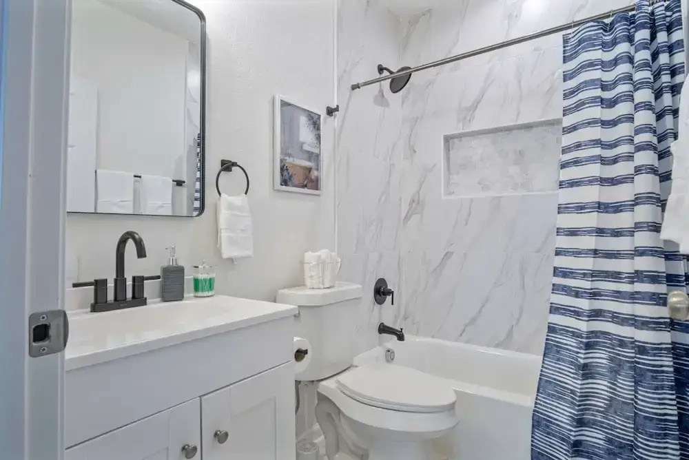Comfy and Happy Stays Near Riverwalk and Downtown