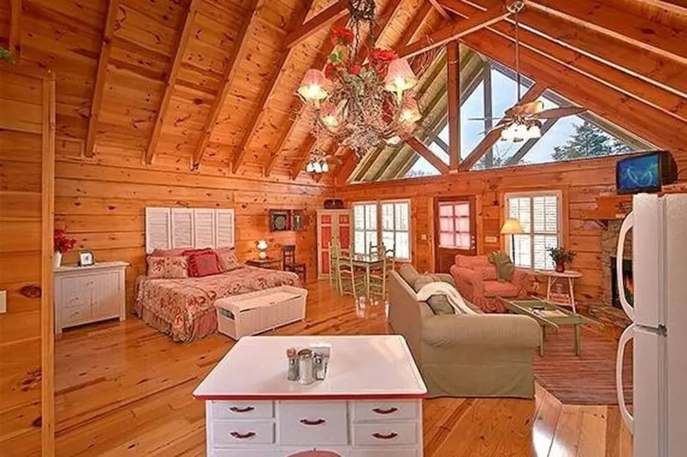 Adorable Shut'er Inn 1 Bedroom Cabin