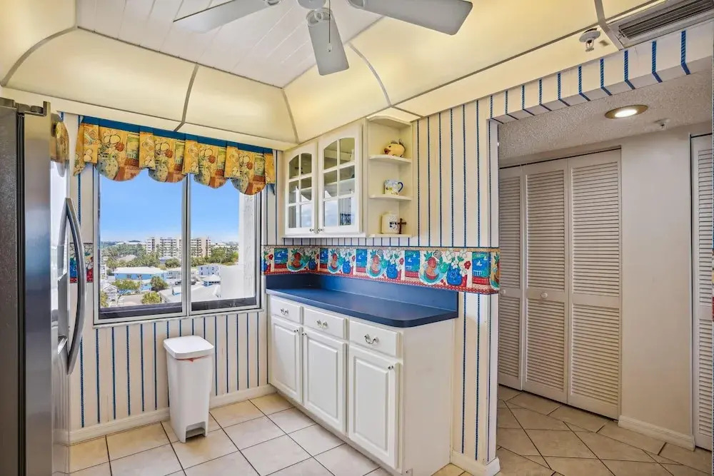 Ocean Sands 1-708