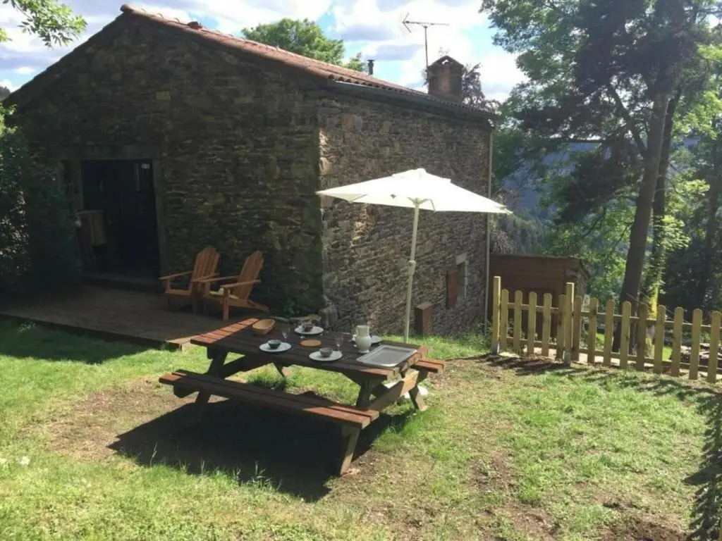Gîte confortable avec vue imprenable près de Saint-Étienne - FR-1-496-38