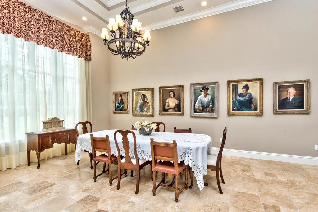 Knickerbocker Estate: Elegant 9-BR Getaway in Naples. Enjoy Private Pool, Outdoor Dining, and Expansive Grounds, Experience Tranquility with Easy Access to Naples' Best