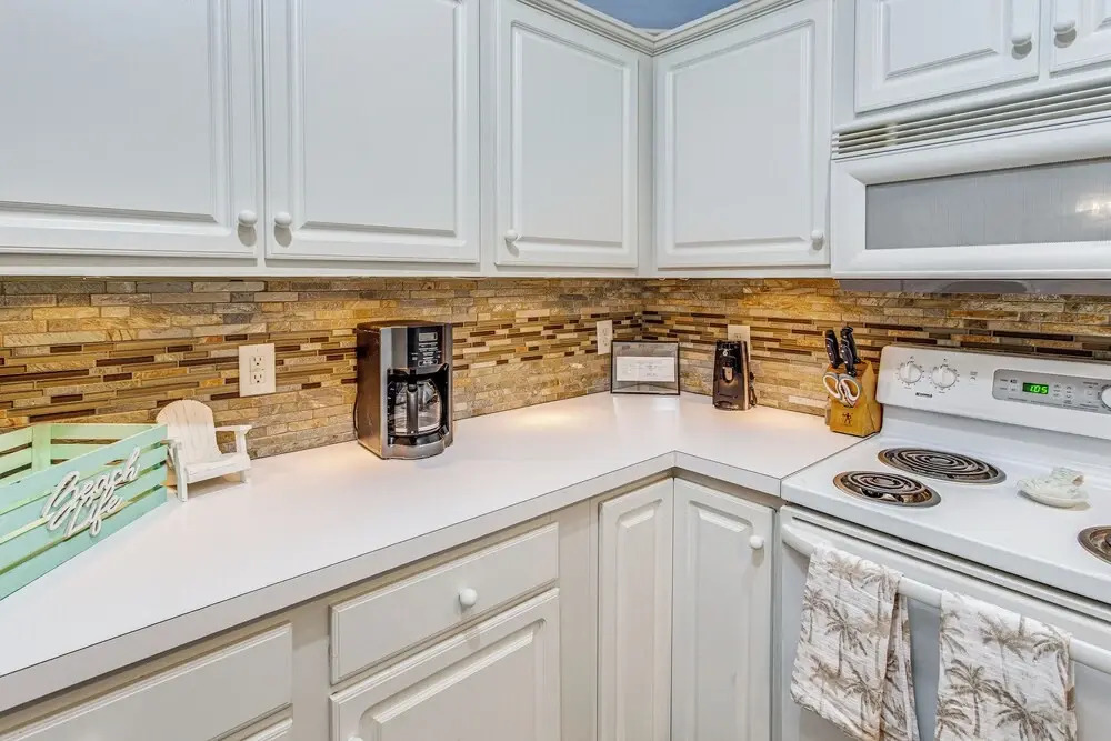 Condo w/ Pool Access, 1 Mi to Cherry Grove Beach!