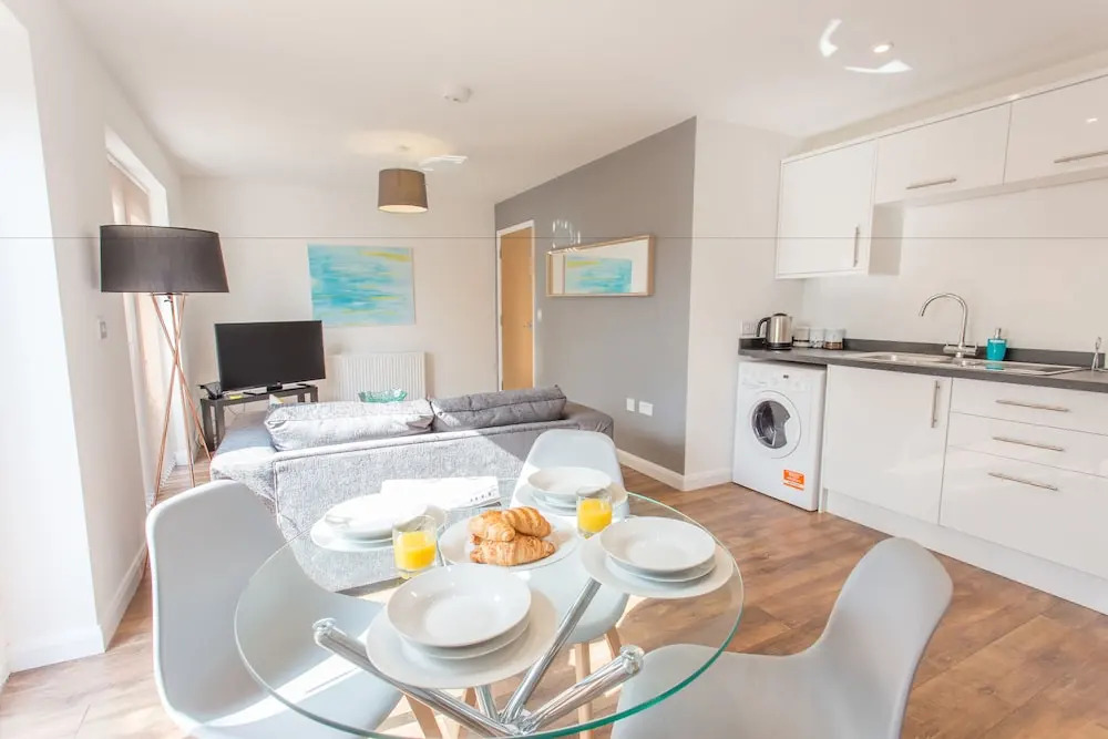 Modern Bright 1-2 Bed Apartments Oxford, with Free Parking ,OX4 Near BMW Science Park & Hospitals