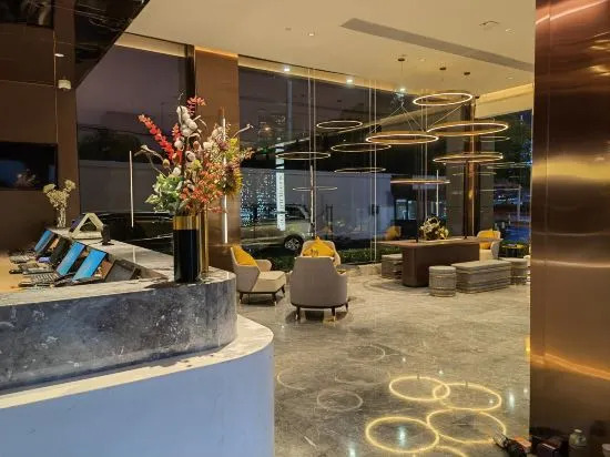 Home Inn Plus (Metro Station, Gaoke West Road, Expo Park, Shanghai New International Expo Center)