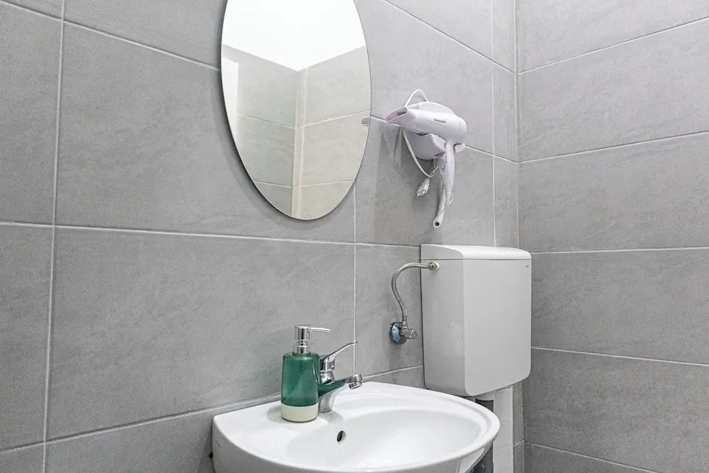 Comfy Stay Near AKH Perfect For Traveler