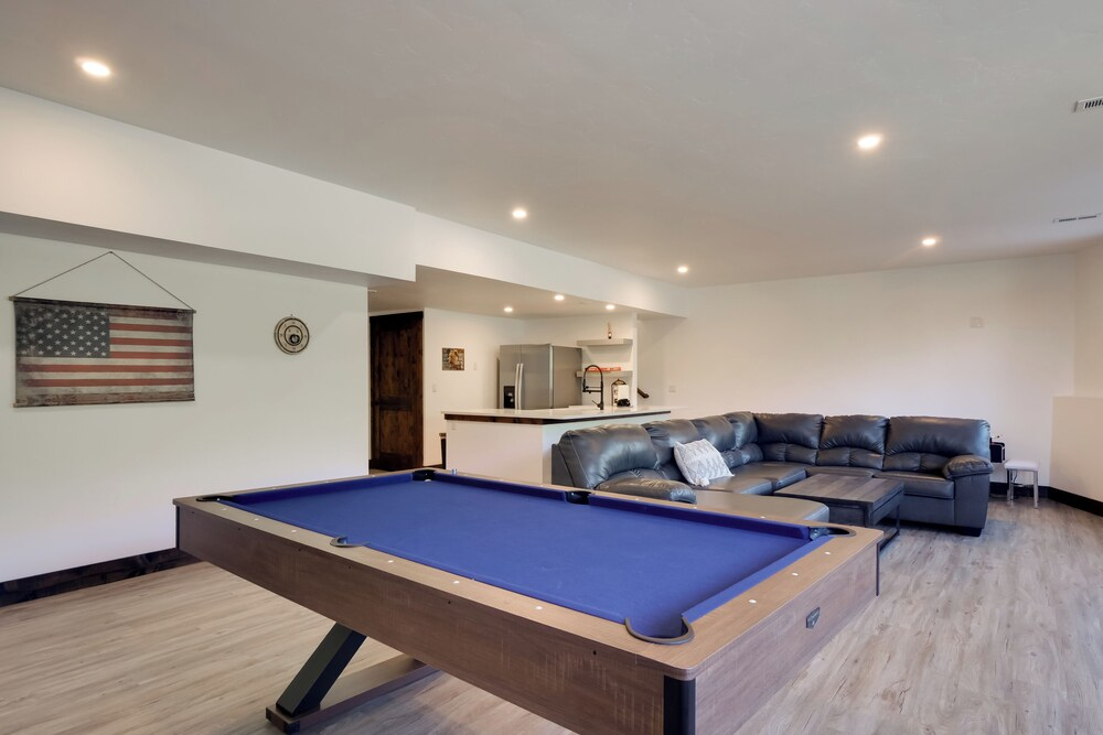 Luxe Ski Escape! Breck Home w/ Hot Tub & Game Room