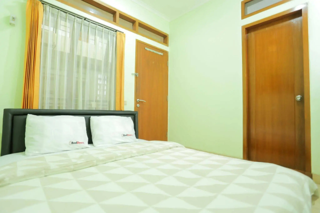 RedDoorz near Sukajadi