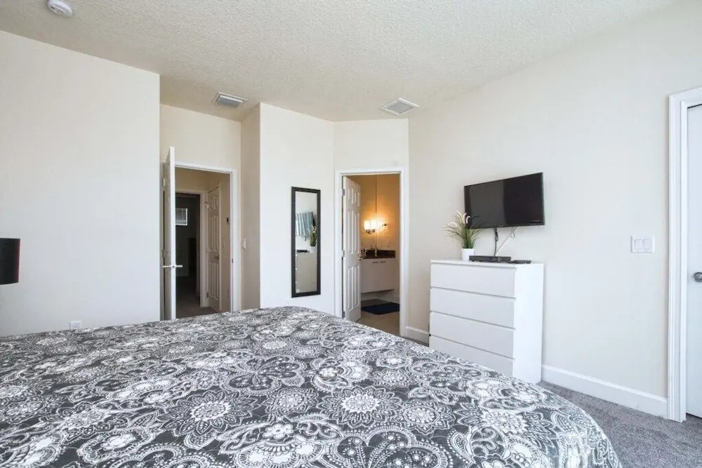 Beautiful House, Private Splash Pool, Balcony Off Master Suite, Free Wifi!!! 3 Bedroom Townhouse by RedAwning