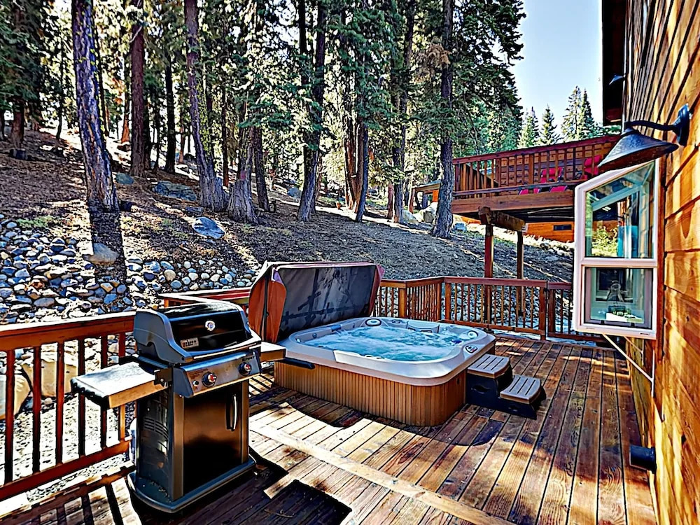 New Listing! Tahoe Donner Ski W/ Hot Tub 3 Bedroom Home
