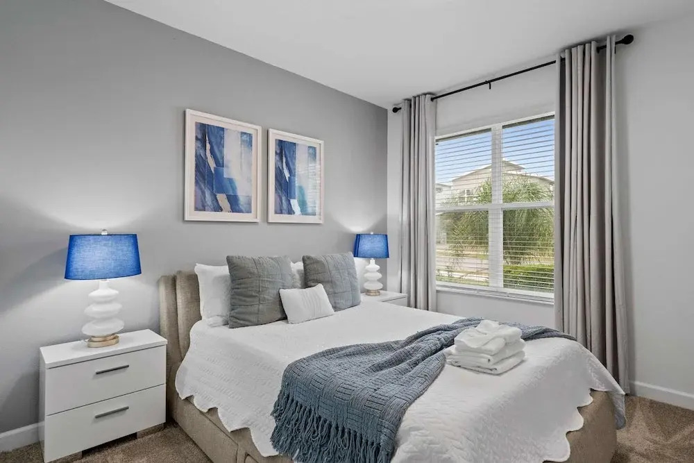 Chic Spacious 5BR Retreat Near Disney