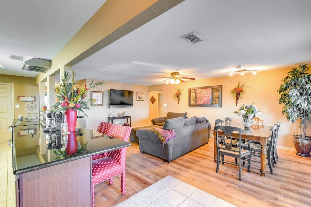 Near Ocean: Home w/ Deck & Grill in Surfside Beach
