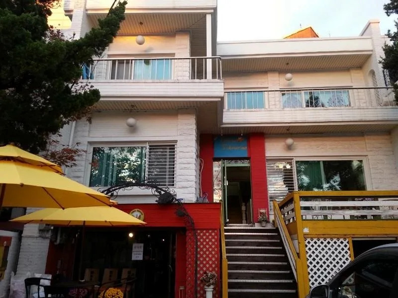 Yellow Submarine Guesthouse