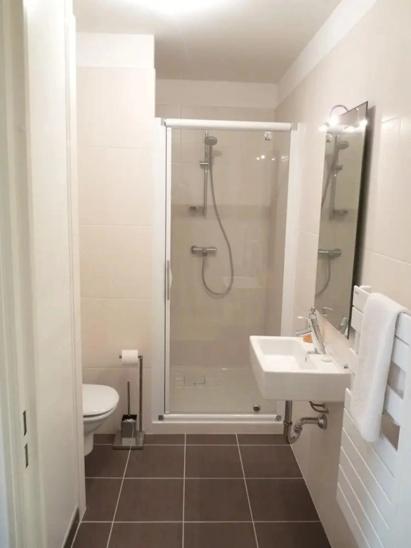 Elegant 2 Bed Apartment With Modern Design and Terrace Close to Beaches and Cannes Center - 546
