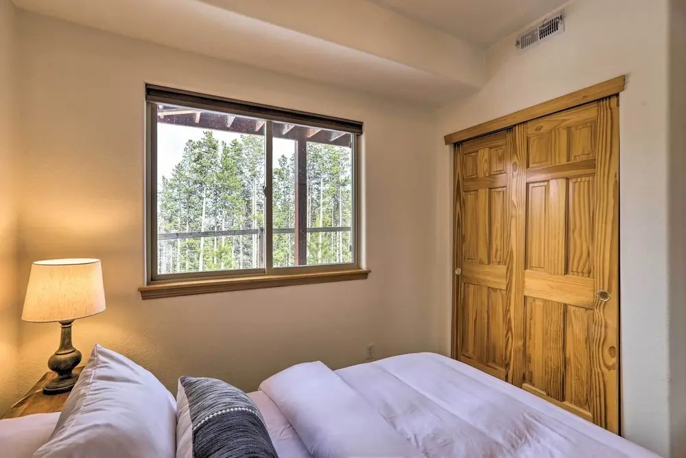 Secluded Retreat w/ Mountain Views in Evergreen