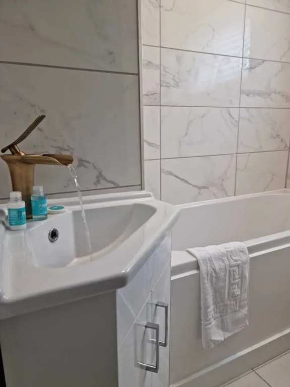 Remarkable 3-bed Apartment in London