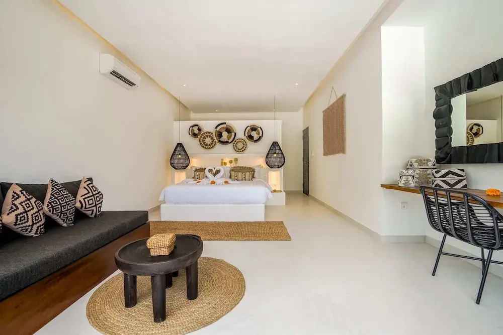 Villa Laut - 4BR Luxury Villa within Walking Distance to Seseh Beach