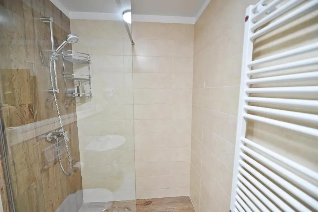 Pensiunea Castania - Pensiune cu piscina la munte