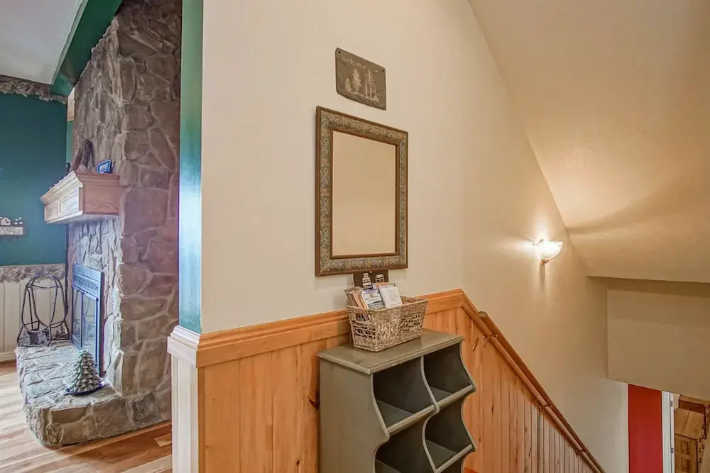 South West Ridge 72-153 5 Br: Large Western Views. Private hot Tub. Wood Fireplace