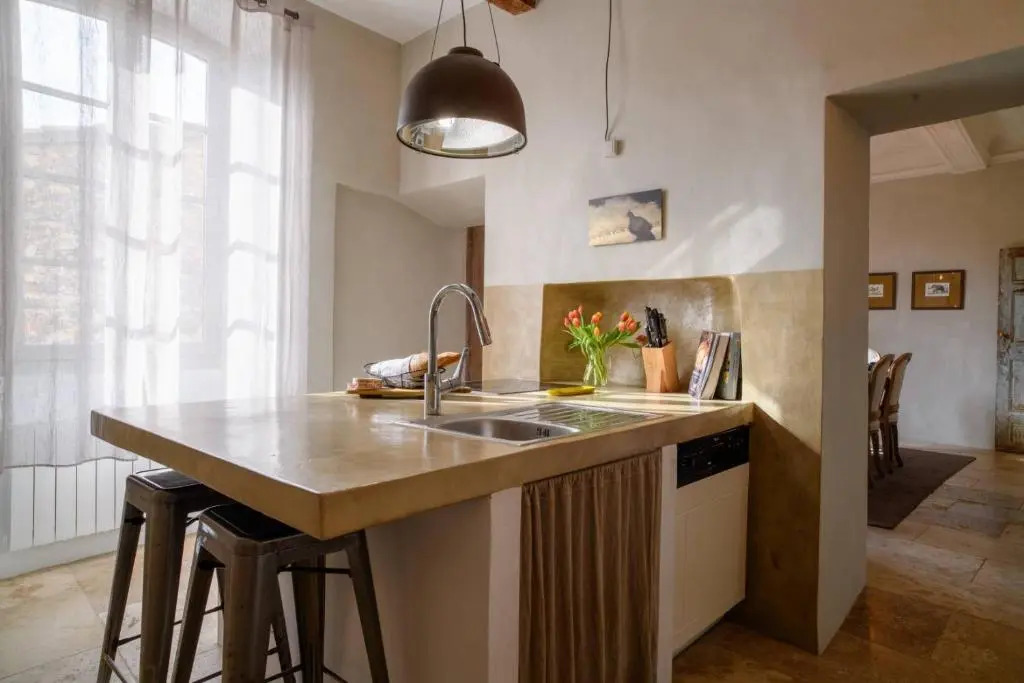 Luxurious Provencal Village House, Walk to Village Pool
