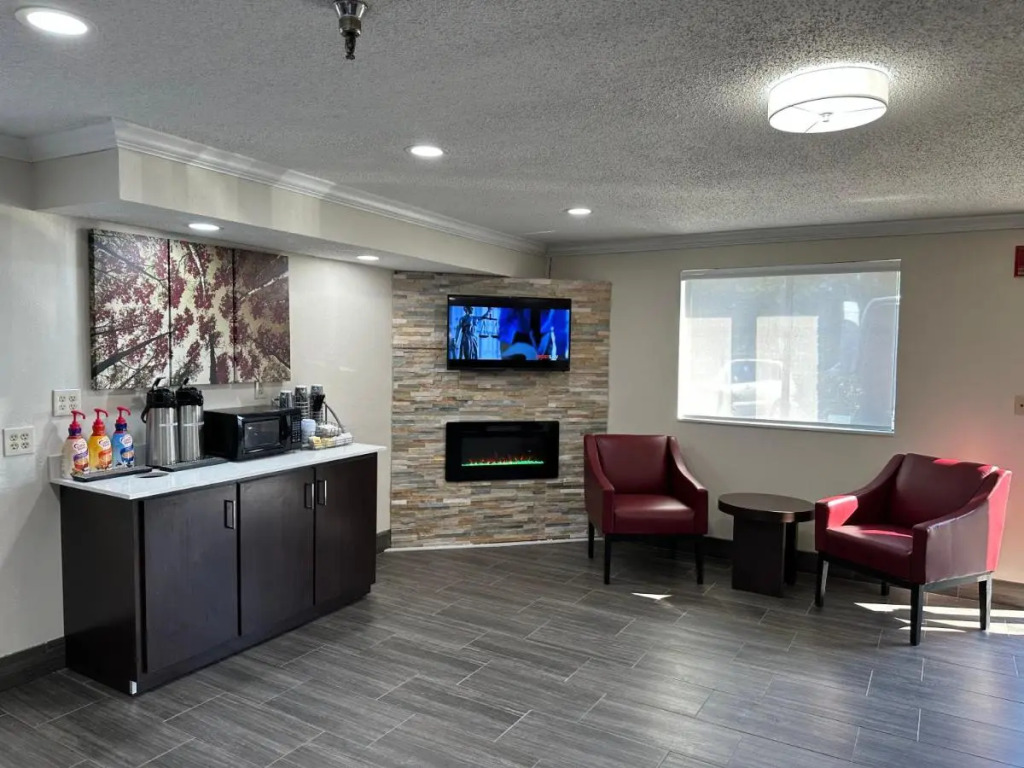 Red Roof Inn PLUS Belleville