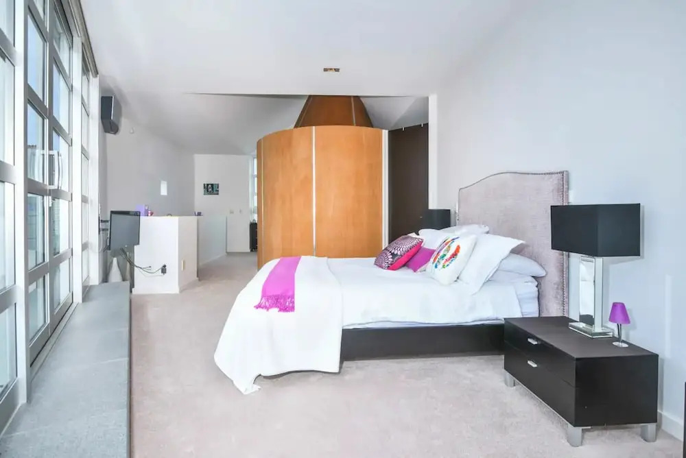 Designer Three Bedroom Home with Harbour Views