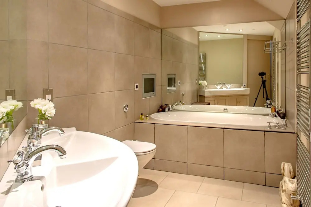 Deluxe Edinburgh Retreat Apartment