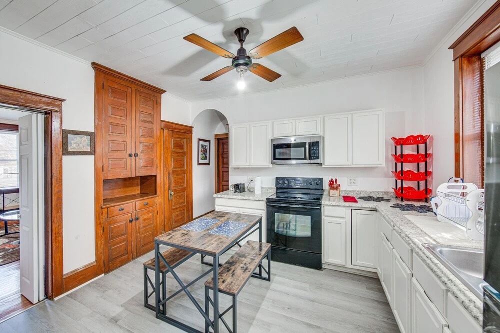 Lovely Lancaster Aptartment in Walkable Location!
