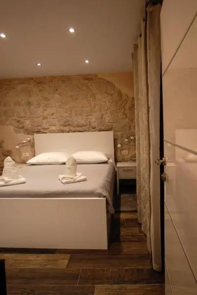 Elegant Residence Rooms