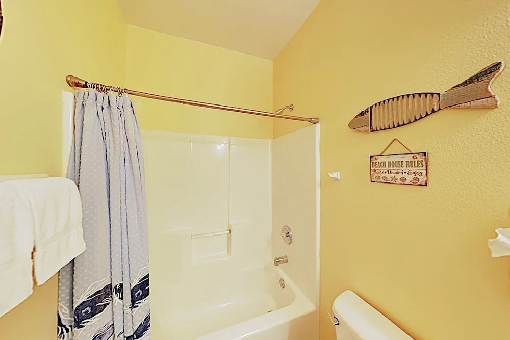 New Listing! Gulf-view Getaway W/ Balcony & Grill 5 Bedroom Home