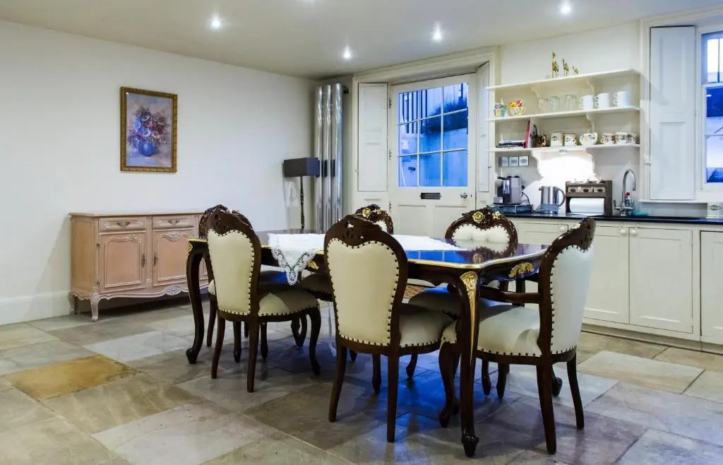 Dale Street Apartments Suite
