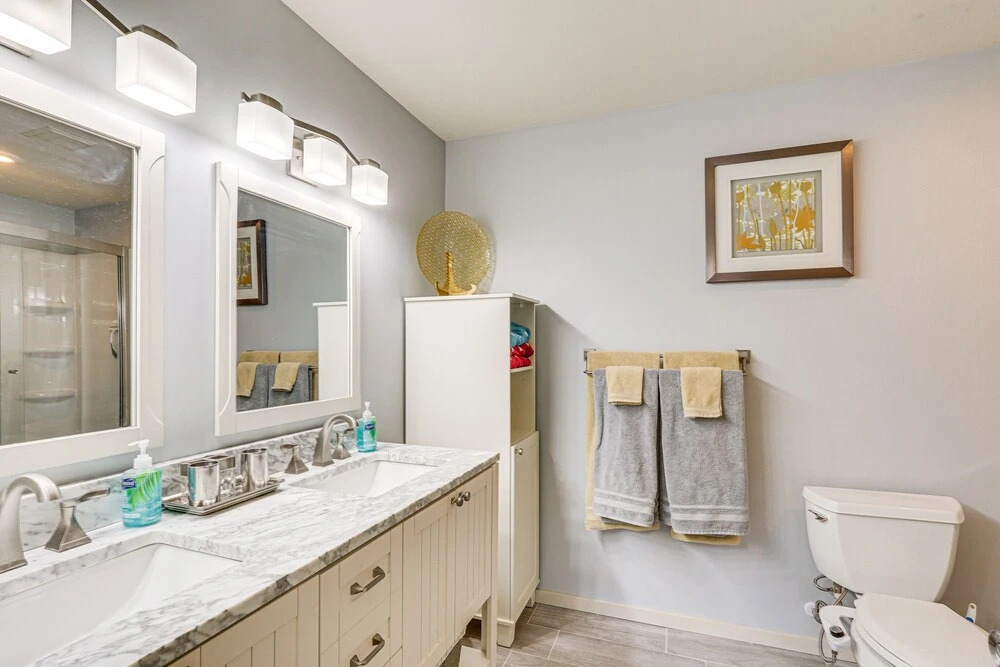 Lakefront Condo w/ Resort Amenities in Osage Beach