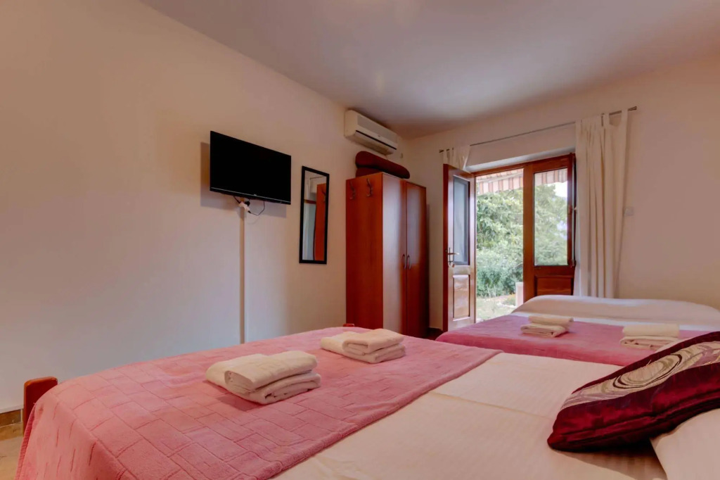 Studio Apartments Petkovic