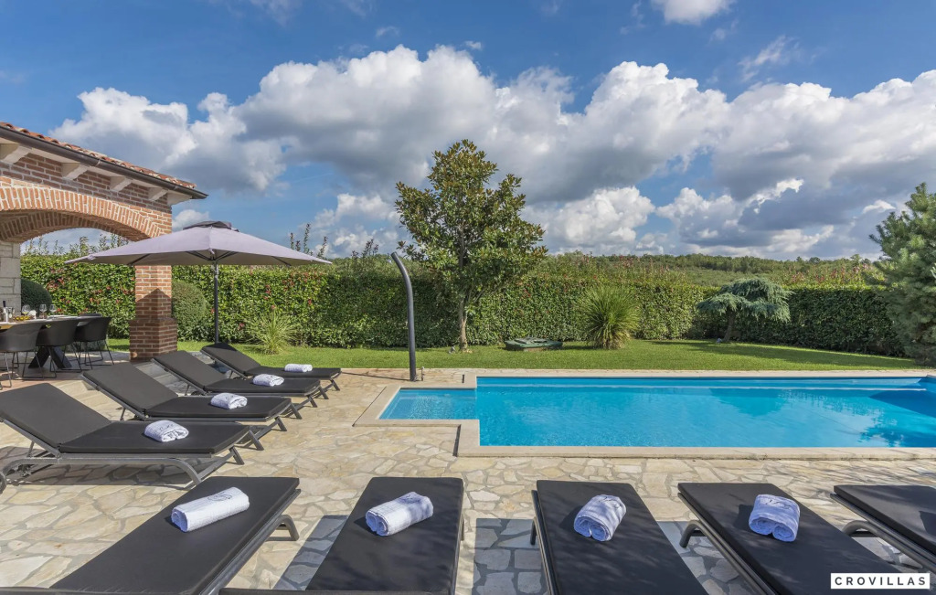 Rustica in Visnjan with 5 bedrooms and 1 bathrooms