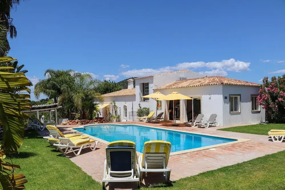 Idyllic Farm House with huge Garden for 14PAX