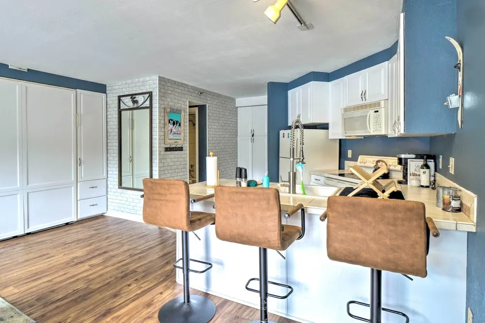 Chic Winter Park Studio w/ Community Hot Tub