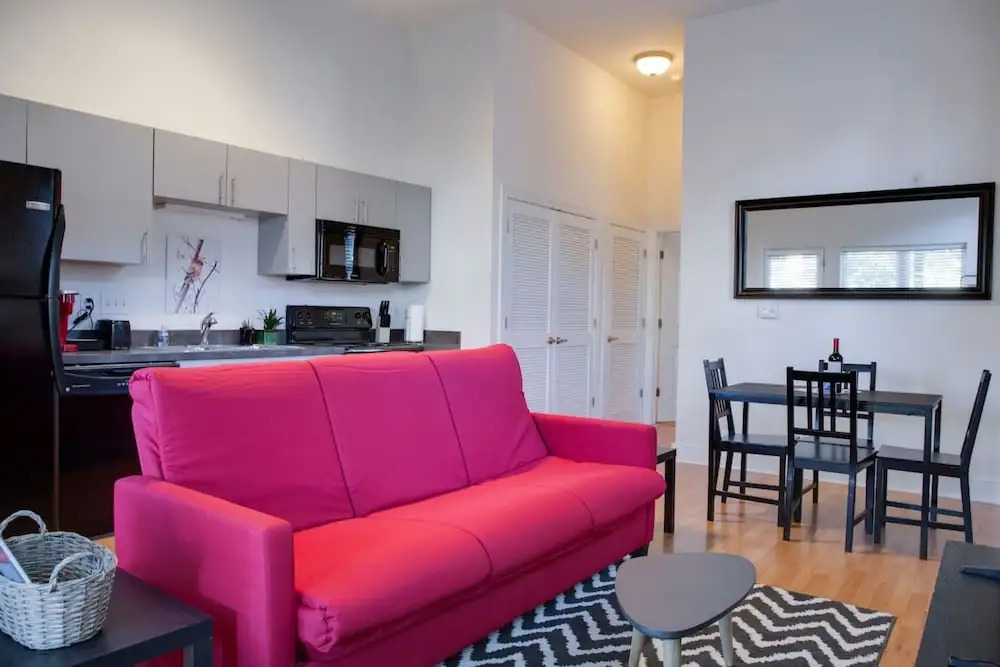 Fun 1 BR Apt In Popular NODA