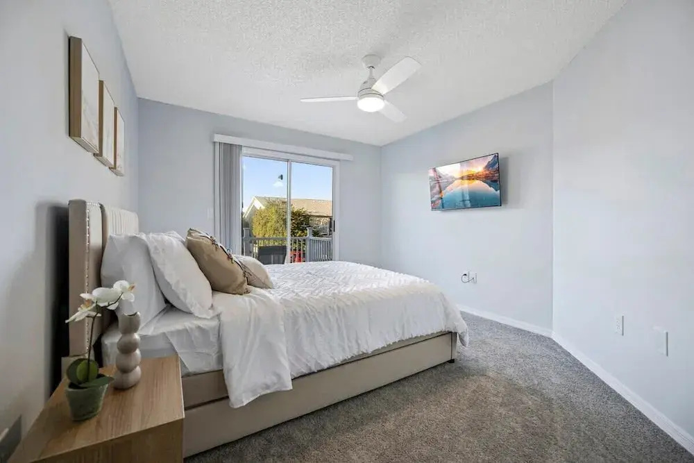 Stylish Townhome w Hot Tub 5 Min Walk to Beach