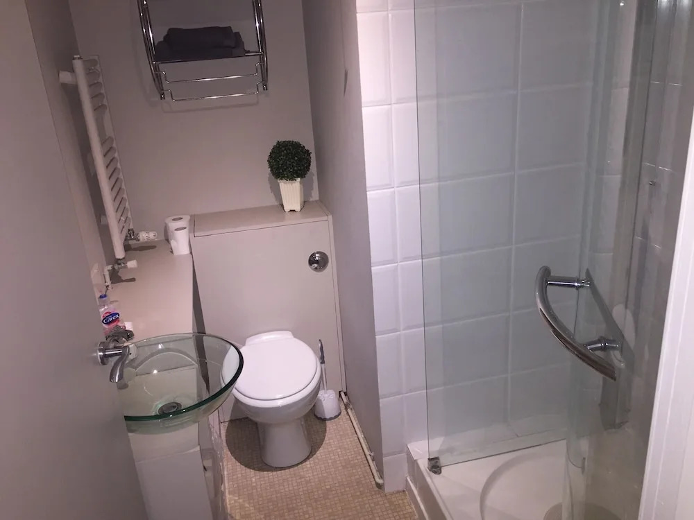 Large 2-bed House Derbyshire off Chatsworth rd