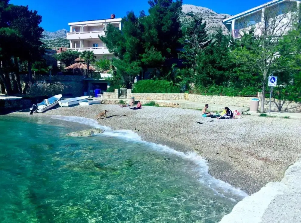 Beach House - 2m From Beach