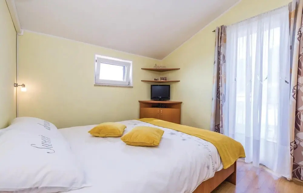 Nice Home in Brsec With Wifi and 3 Bedrooms