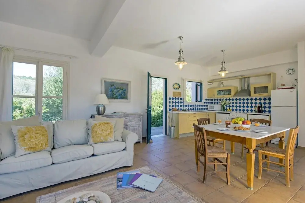 Loutsa Villa