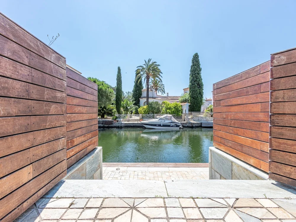 Modern Holiday Home on the Canal With Private Swimming Pool