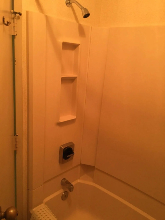 GOLD VAULT INN