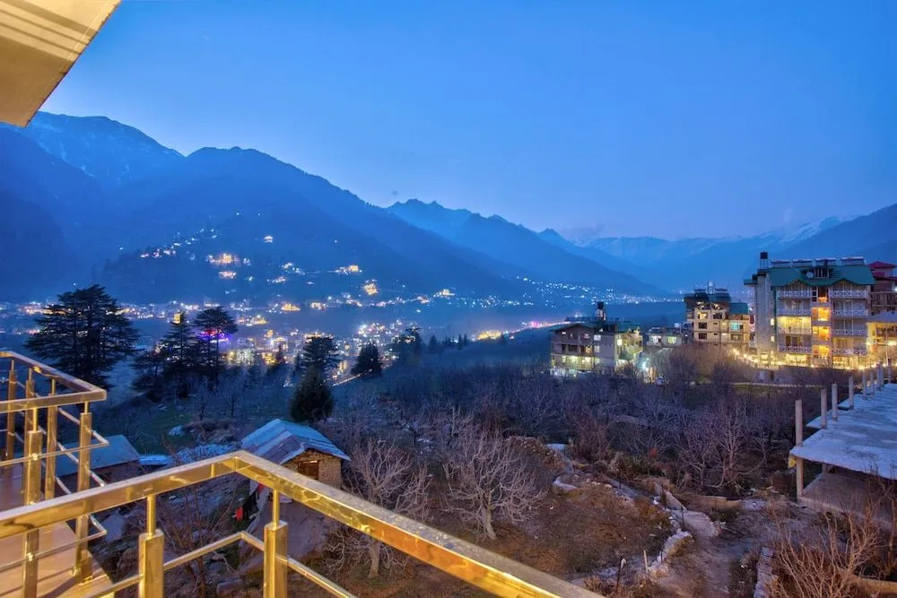 Snow Citys Montana Blues Resort Manali - Heated & Air-Cooled Stay