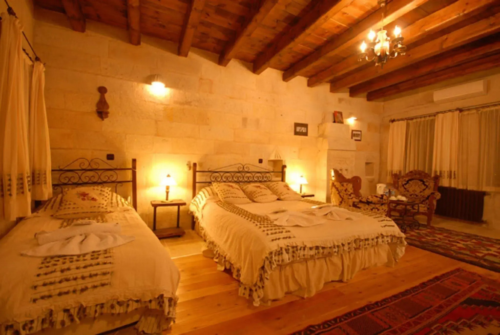 Travellers Cave Hotel
