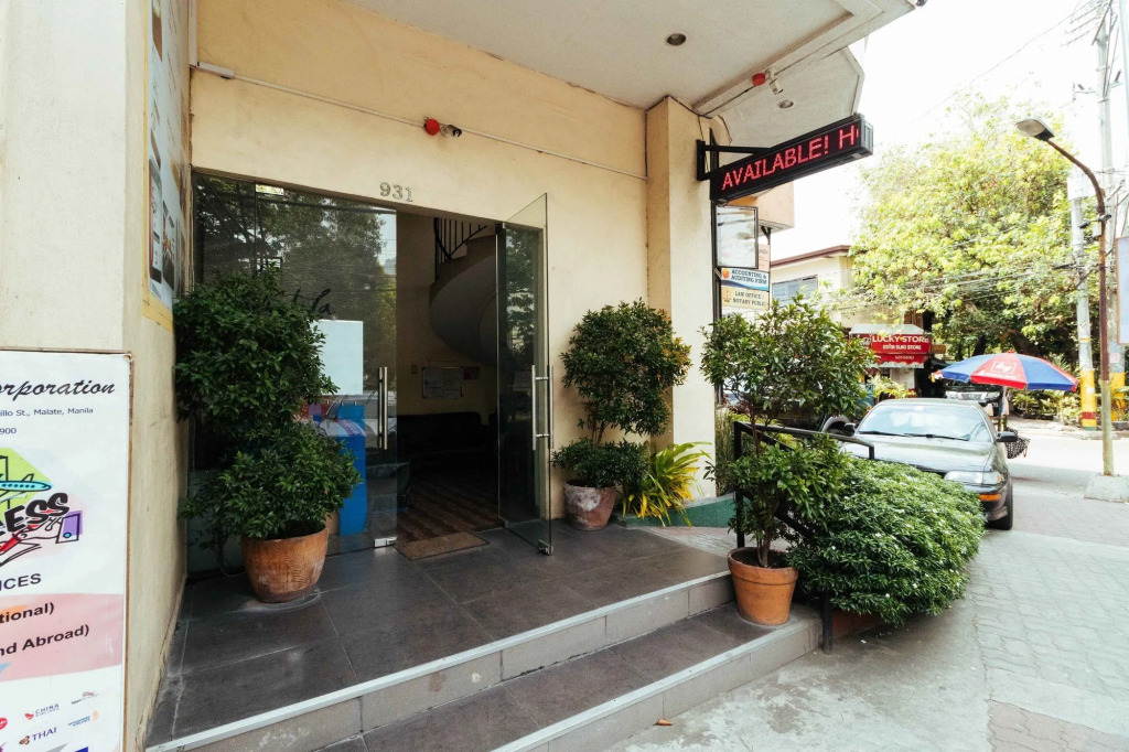 RedDoorz near Quirino Station - Vaccinated Staff
