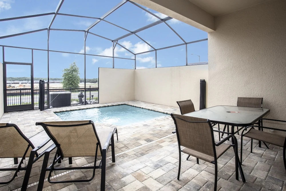 1557 Solara Resort 63253/63383